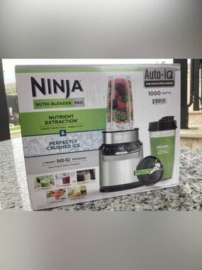 Ninja Stainless Steel Personal Blender with Clear Cup and Green Accents